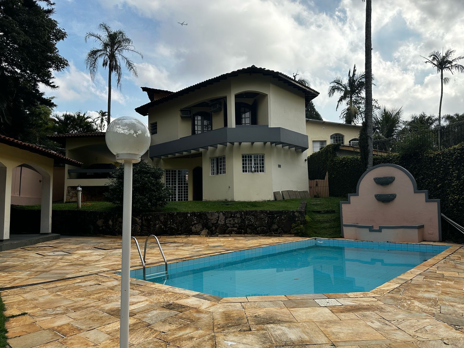 CASA COM 4 QUARTOS PARA VENDA NO JARDIM FLORESTA