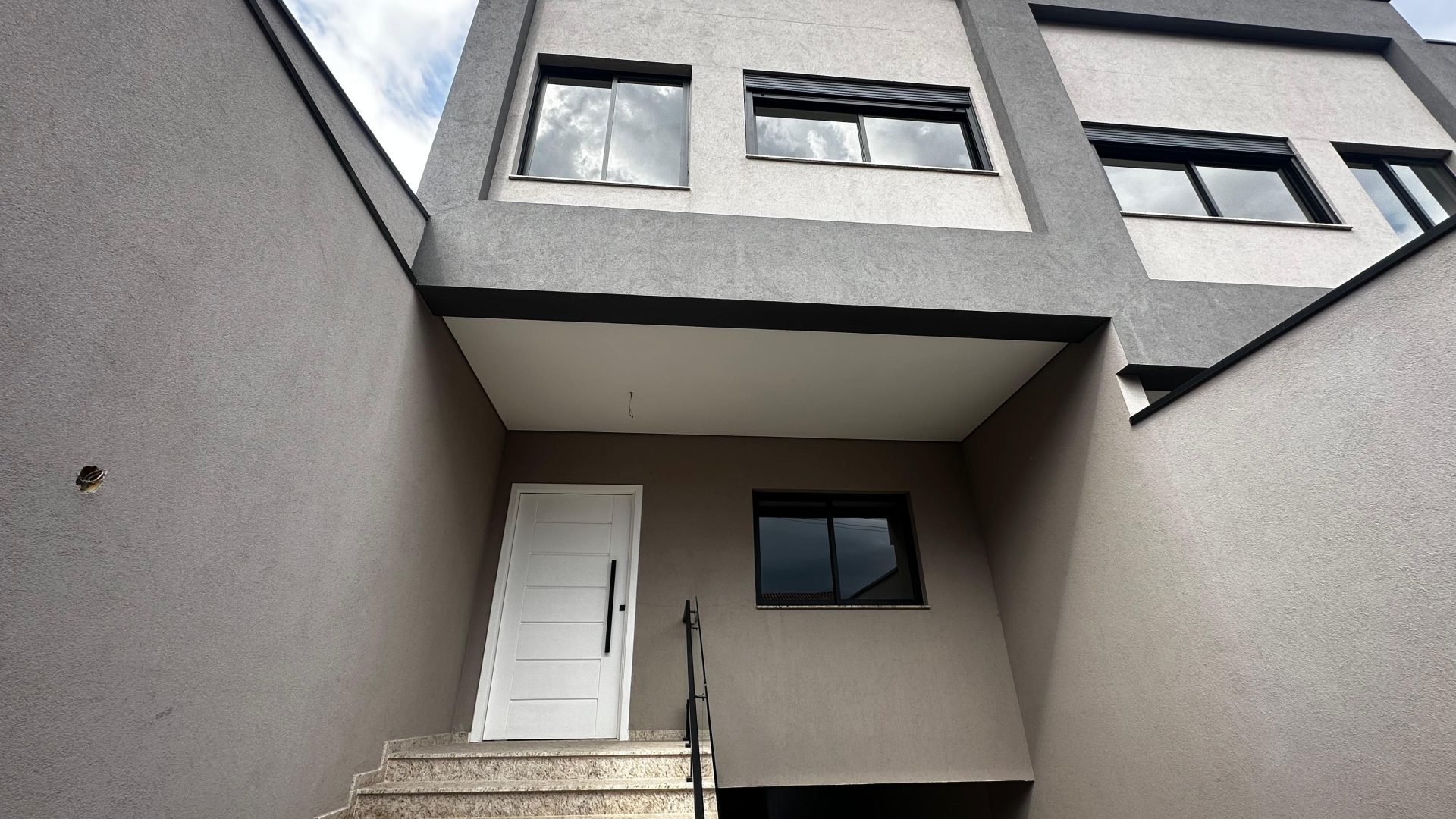 SOBRADO COM 4 SUÍTES PARA VENDA NA VILA IRMÃOS ARNONI 🤩