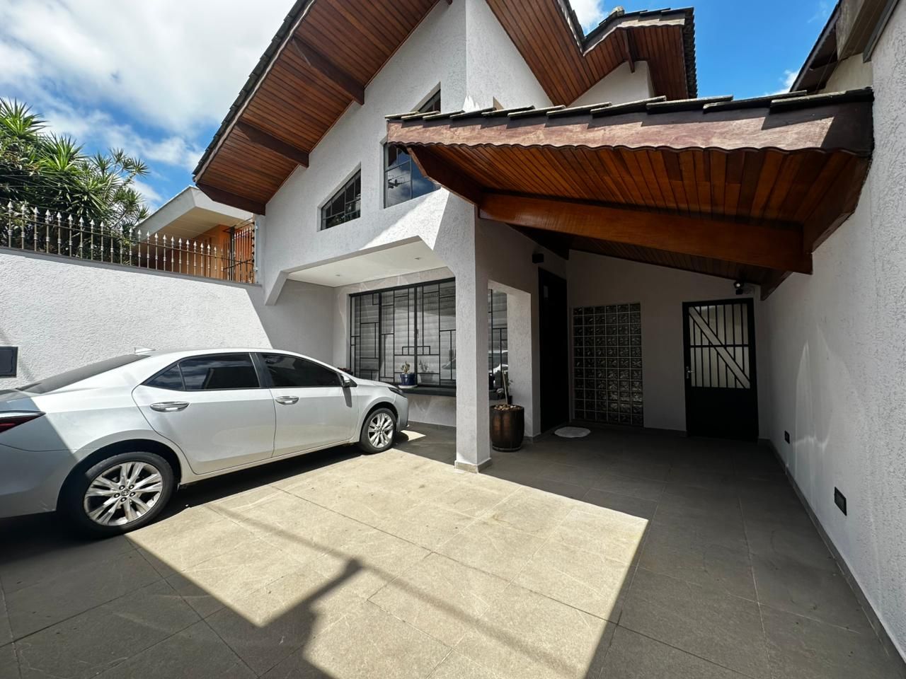 CASA DE 3 SUÍTES PARA VENDA NO JARDIM FRANÇA!