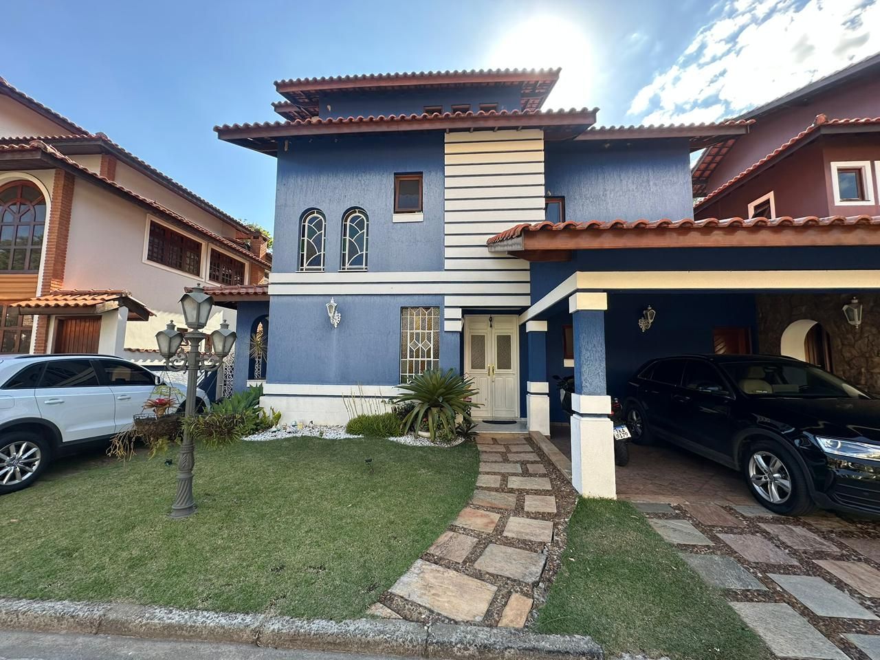 CASA DE CONDOMÍNIO DE 3 SUÍTES PARA VENDA NO JARDIM VIRGÍNIA BIANCA!