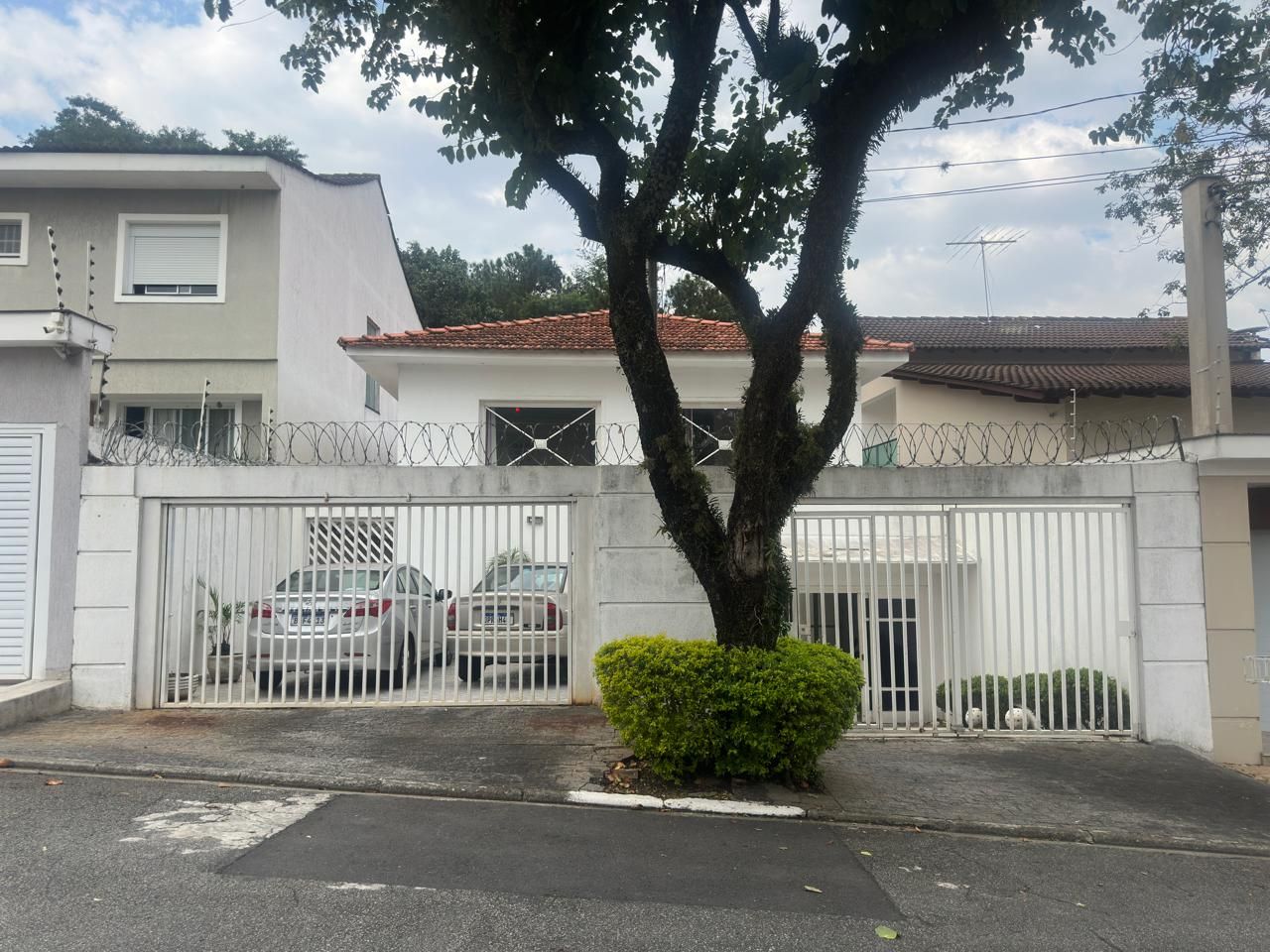 CASA DE 4 QUARTOS PARA VENDA NO JARDIM VIRGÍNIA BIANCA!